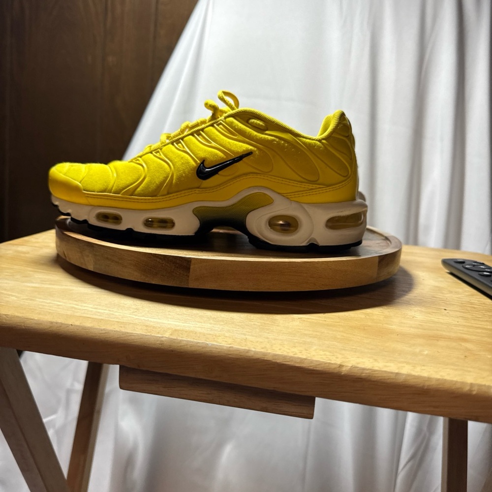 Women's Nike Air Max Plus TN Chrome Yellow Sneakers Shoes CQ9978-700 Size 6.5